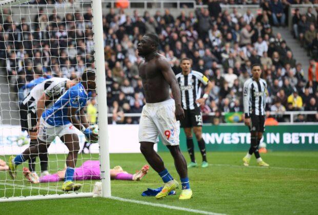 GOOOOOL după o eroare uriașă în Newcastle -9 de poveste în Tyne–Wear derby, ACUM pe VOYO!