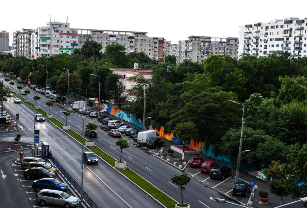 În Bucureștiul de astăzi, dominat de bulevarde largi și blocuri ridicate în grabă, puține locuri mai păstrează memoria orașului de altădată.