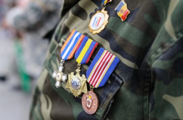 ‘Cum se traduce decorare fără restricții morale?’ Institutul Național pentru Studierea Holocaustului critică poziția MApN privind Regimentul 89