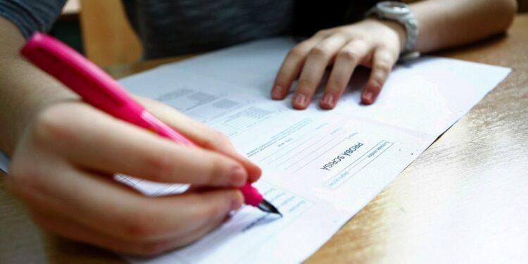 Simulare Bacalaureat 2026. Elevii, provocați să se încadreze în timp cu rezolvarea exercițiilor la Matematică