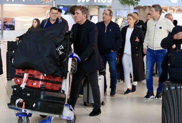 Hagi și Popescu au aterizat la Istanbul! „Regele” a cărat la bagaje, chiar dacă turcii strigau după el: „Hagi e bașcan!”