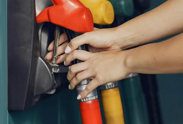 OUG pe carburanți reduce prețul la pompă cu 50 de bani/ litru dar aruncă în aer 80% din firmele din industria petrolieră, spune Radu Georgescu: Am citit de trei ori, rar am văzut așa ceva