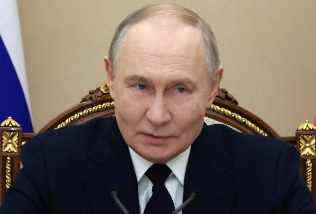 Vladimir Putin i-a adunat pe oligarhii ruși într-o ședință cu ușile închise ca să stoarcă bani de la ei. Ce se știe despre întâlnire