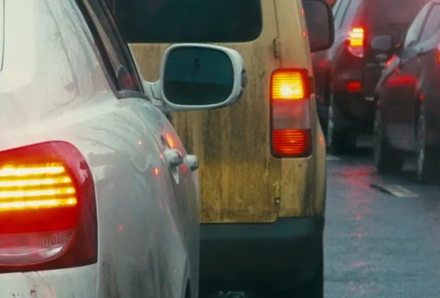 Haos în traficul din București când apar autospecialele. Titi Aur: Cum se face corect culoarul / video