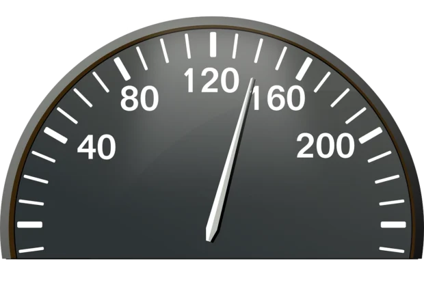 Șofer începător, prins „zburând” cu 150 km/h la Horezu: A rămas fără permis pe loc