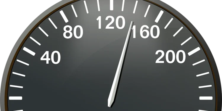 Șofer începător, prins „zburând” cu 150 km/h la Horezu: A rămas fără permis pe loc
