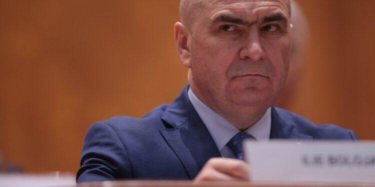 Guvernul pregătește un fond de solidaritate finanțat din profiturile companiilor petroliere. Bolojan: „Unele au câștiguri excepționale. Trebuie să contribuie”