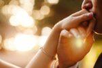 Curtea Supremă a Spaniei a decis că sărutul mâinii unei femei poate fi considerat agresiune sexuală