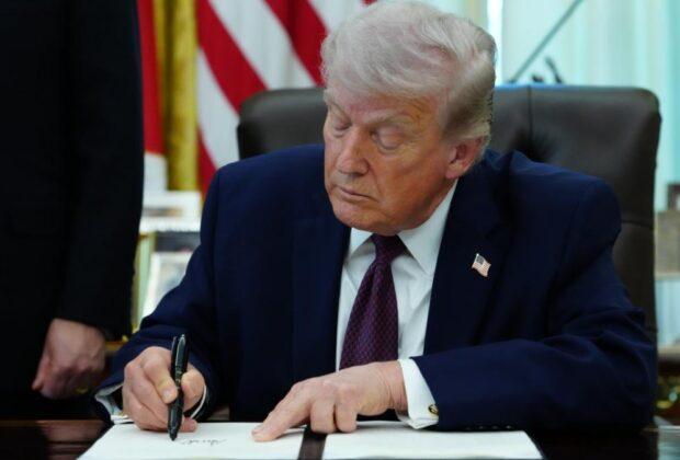 Donald Trump susține că Iranul a cerut un armistițiu, dar SUA îl ignoră