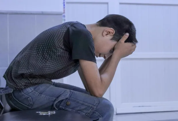 De ce ”cad” copiii de la etaj: ce le lipsește copiilor care ”au totul” VIDEO. Exemplul unei adolescente care s-a gândit brusc la suicid când a aflat o veste cumplită