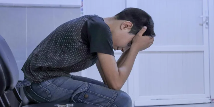 De ce ”cad” copiii de la etaj: ce le lipsește copiilor care ”au totul” VIDEO. Exemplul unei adolescente care s-a gândit brusc la suicid când a aflat o veste cumplită