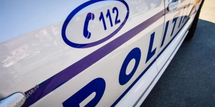 Trei persoane au fost reținute după ce au furat mai multe bunuri dintr-un apartament din Sector 2