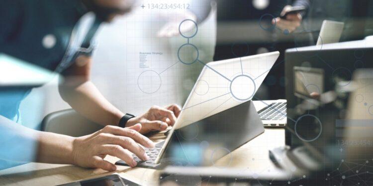Rețeta digitalizării românești: open source, centralizare și salarii corecte