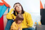 Pașii pe care trebuie să îi urmăm pentru a le asigura copiilor echilibrul emoțional. „Ce simți?” și „Ce crezi?”, întrebările care le pot da încredere