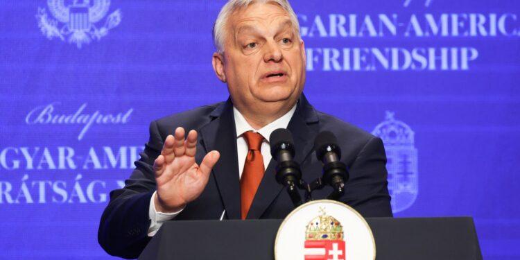 EXCLUSIV. Alegeri în Ungaria. Ce scrie într-o carte autorul pe care „clasa politică europeană nu se mai satură să-l citească” despre Viktor Orban