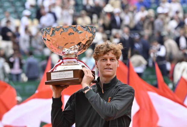 Impecabil! Sinner l-a învins pe Alcaraz în finala turneului de la Monte Carlo și redevine numărul unu mondial