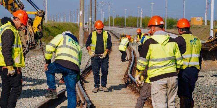Încă 10 kilometri de cale ferată modernizată, cu fonduri PNRR, au fost dați în circulație în România