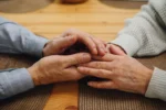 Când devii oficial bătrân? Studiu pe 14.000 de oameni