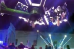 VIDEO Momente de groază la Caransebeș: tineri blocați cu capul în jos într-un carusel defect, intervenție de urgență a pompierilor