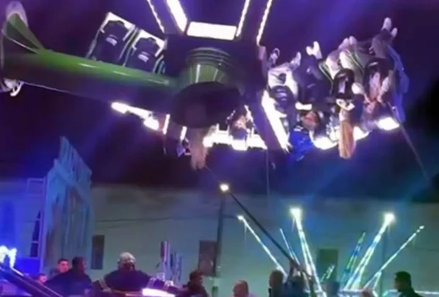 VIDEO Momente de groază la Caransebeș: tineri blocați cu capul în jos într-un carusel defect, intervenție de urgență a pompierilor