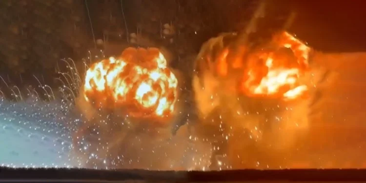 VIDEO Una dintre cele mai mari rafinării din Rusia este în flăcări
