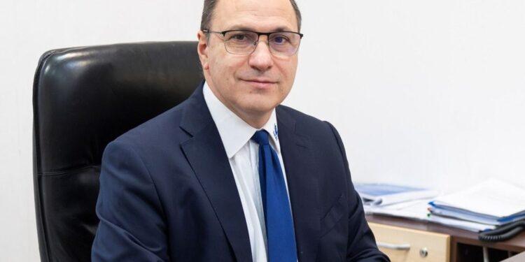 Ministrul Educației propune bani în plus pentru profesorii care muncesc peste 40 de ore pe săptămână
