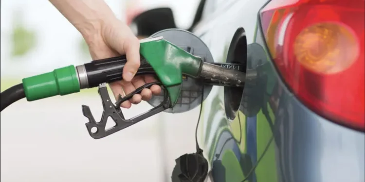 Scăderi în lanț la pompă: prețurile carburanților revin aproape de nivelurile dinaintea crizei
