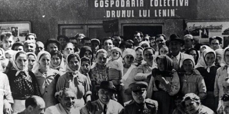 23 aprilie: Procesul de colectivizare a agriculturii în România a fost declarat încheiat oficial, în 1962