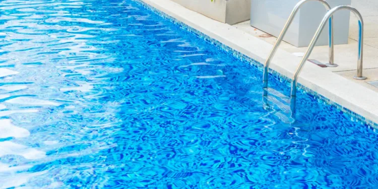 Ce s-a întâmplat la piscina din Eforie Nord, acolo unde a fost chemată astăzi ambulanța pentru mai mulți turiști