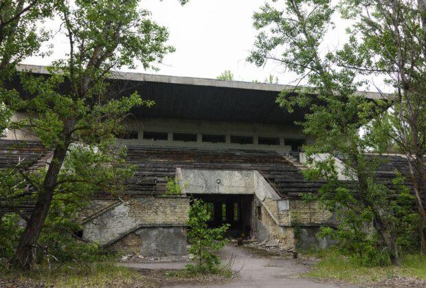 Imagini ca din filmele de groază la stadionul-fantomă din Pripyat, la 40 de ani de la dezastrul nuclear de la Cernobîl