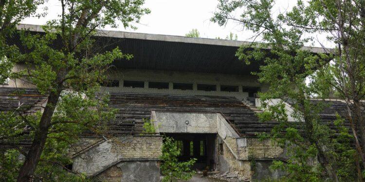 Imagini ca din filmele de groază la stadionul-fantomă din Pripyat, la 40 de ani de la dezastrul nuclear de la Cernobîl