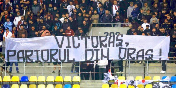 „Victoraș, pariorul din oraș” » Gâlcă, întrebat frontal acuzele grave ale suporterilor Rapidului