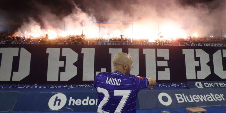 Show cu Bad Blue Boys după ce Dinamo Zagreb a devenit campioană în Croația înainte să joace!