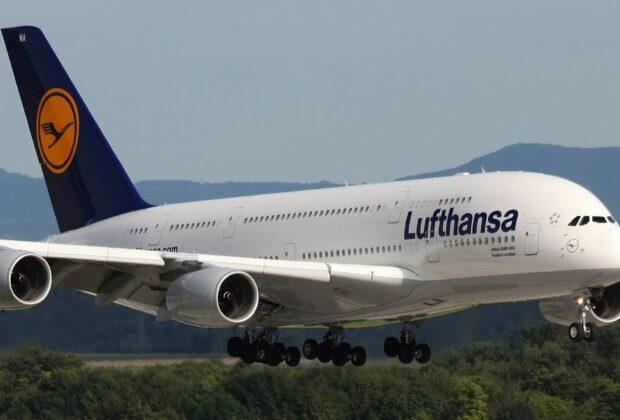 Compania Lufthansa introduce un nou tarif pentru bagajul de mână. De când intră măsura în vigoare
