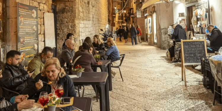 Destinația din Italia unde pastele sunt făcute pe stradă, sub ochii turiștilor: „Este autentic și este extraordinar”