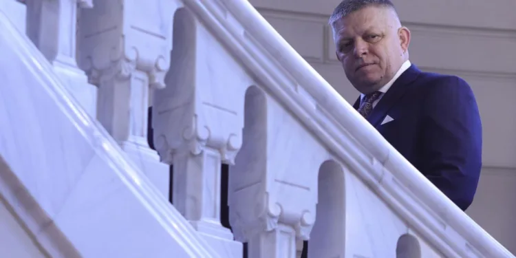 După ce şi-a anunţat participarea la parada lui Putin, premierul slovac Fico a transmis că merge şi la Kiev și susține aderarea Ucrainei la UE