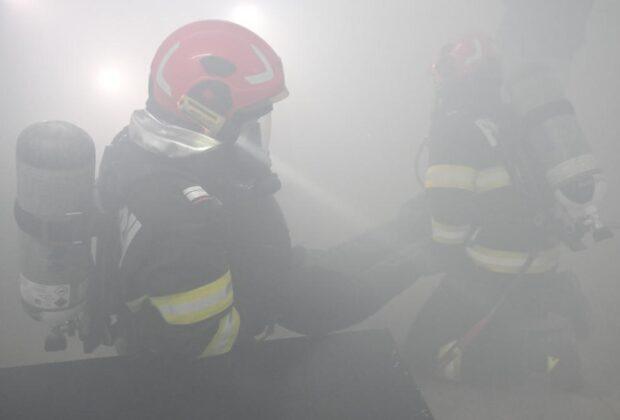 Misiune suspendată peste noapte. Pompierii reiau duminică lupta cu incendiul de la Ilova