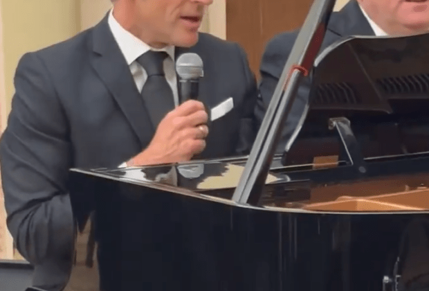 Emmanuel Macron a cântat un celebru cântec francez în timpul unui dineu de stat la Erevan