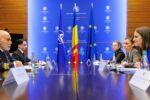 Oana Țoiu și șeful Comitetului Militar al NATO, discuții despre securitatea Flancului Estic și incidentele cu drone în România