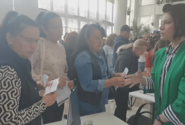 Cine își mai caută job la bursa locurilor de muncă și cu ce succes. „Creierul merge, dar au apăsat niște supărări pe mine” REPORTAJ