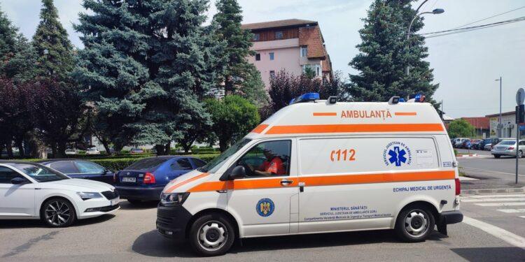 Moarte suspectă în Buzău. O femeie de 55 de ani, descoperită într-o baltă de sânge, în propriul apartament