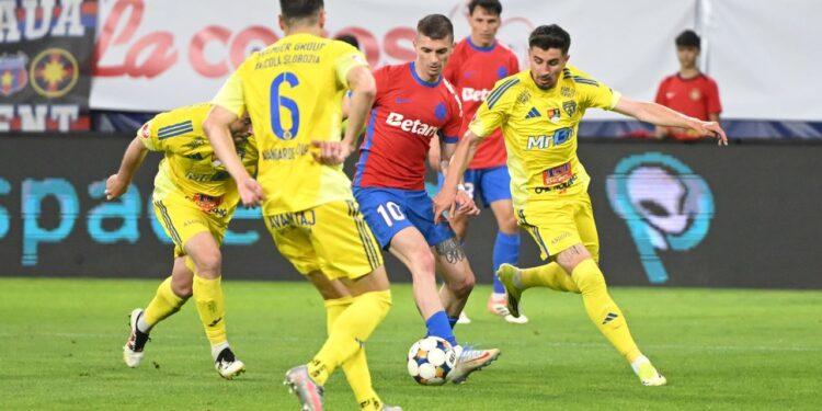 Echipele din Superligă au găsit fotbalistul chilipir: „Sunt câteva oferte. Vom vedea ce decizie vom lua”