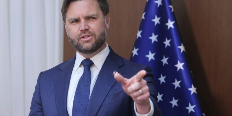 JD Vance condamnă uciderea „inacceptabilă” a unui student alb în Marea Britanie. Cum îi răspunde guvernul de la Londra