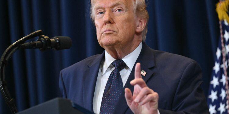 VIDEO Deranjat de întrebări, Trump a părăsit un interviu la postul NBC News