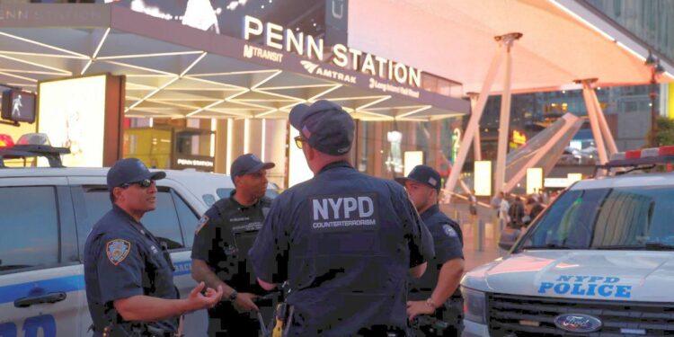 Teroare la New York! 6 persoane înjunghiate înaintea unui eveniment sportiv major la care ar urma să participe președintele Donald Trump