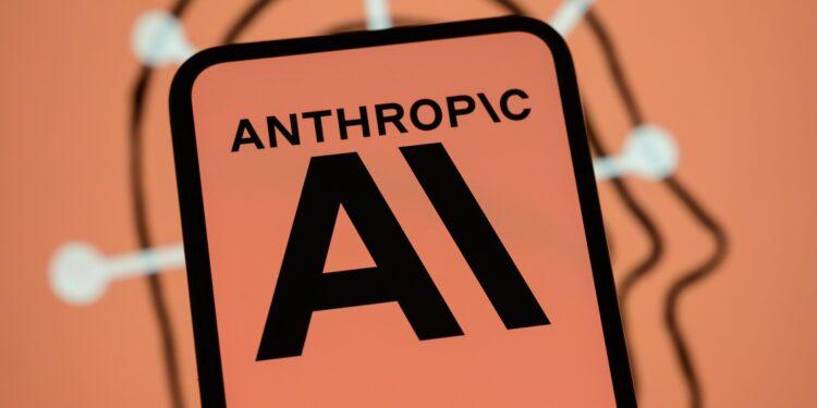 Anthropic tocmai a lansat public Fable 5, cel mai puternic model al său de AI, din clasa Mythos. Tariful dublu cerut