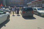 Parcarea de spital, un lux în România. Cazul „Mavromati” Botoșani și chinurile prin care trec oamenii de la țară care-și aduc rudele la spital