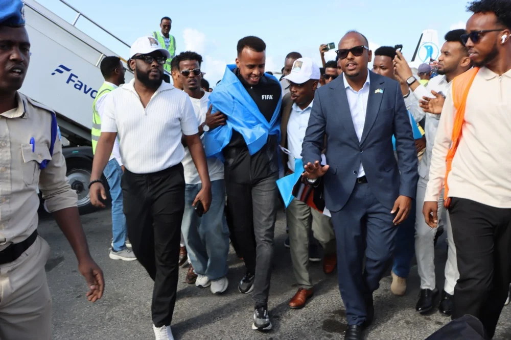 Omar Artan a fost așteptat ca un erou &icirc;n capitala Somaliei (Foto: EPAImages)