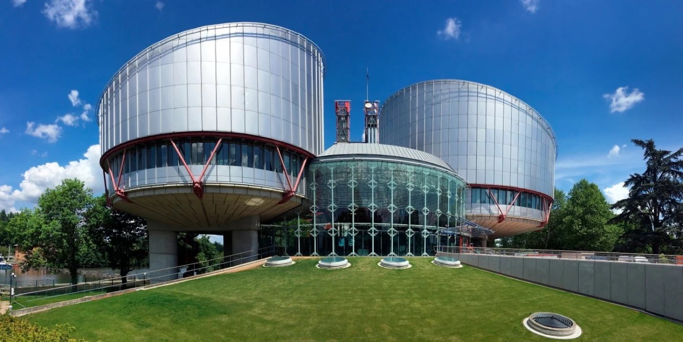 Rom&acirc;nia, condamnată la CEDO pentru lipsa unui cadrul legal pentru cuplurile LGBTQ FOTO: Shutterstock